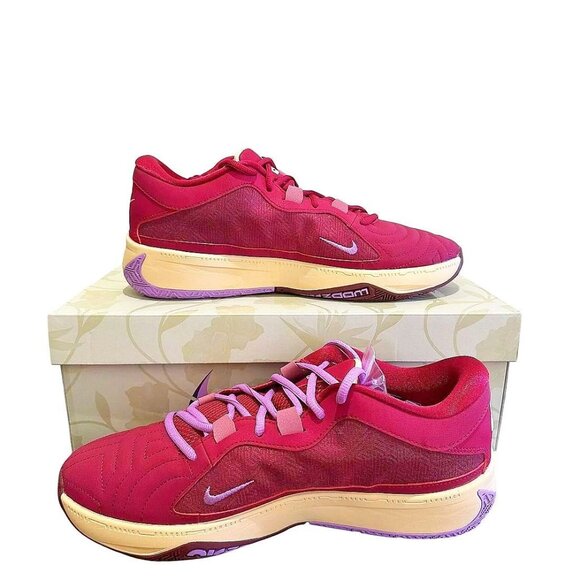 Signature Sneaker: Nike Zoom Freak 5 \